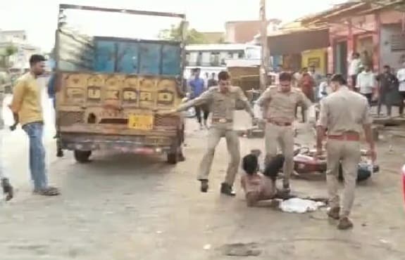 Agra News: आगरा में खनन माफिया के हौसले बुलंद, SDM की गाड़ी पर ट्रैक्टर चढ़ाने का प्रयास, तलाश जारी