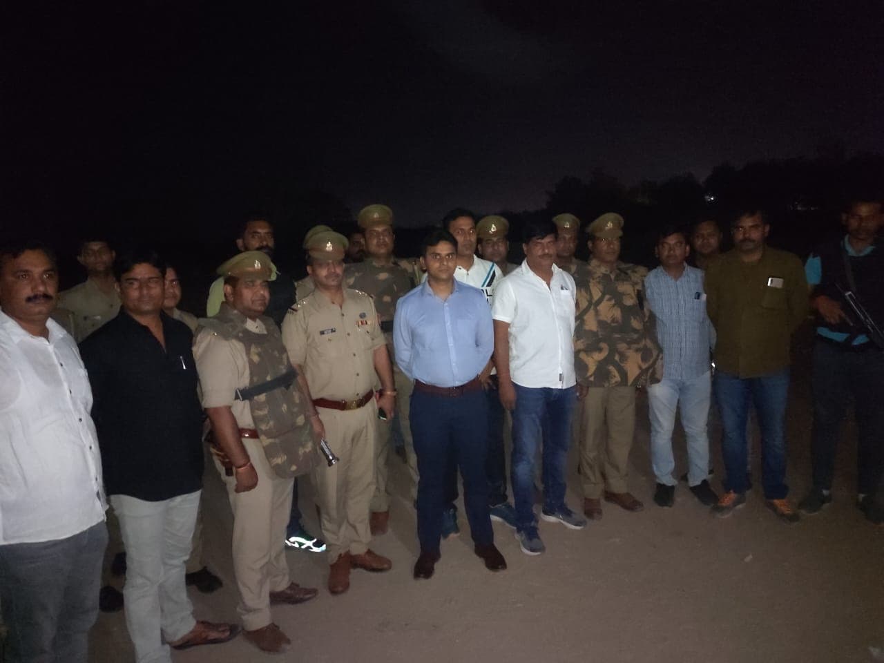 UP News: गांधी जयंती पर आगरा ट्रैफिक पुलिस का दिखा अनोखा अंदाज, चालान काटने की जगह बांटे गुलाब के फूल UP News: गांधी जयंती पर आगरा ट्रैफिक पुलिस का दिखा अनोखा अंदाज, चालान काटने की जगह बांटे गुलाब के फूल