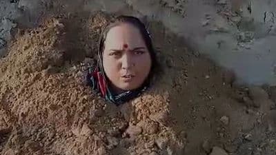 Agra News: भू-माफिया के खिलाफ कार्रवाई न होने पर महिला ने ली समाधि, कहा- मेरे मरने के बाद बेटे को भी दफना देना