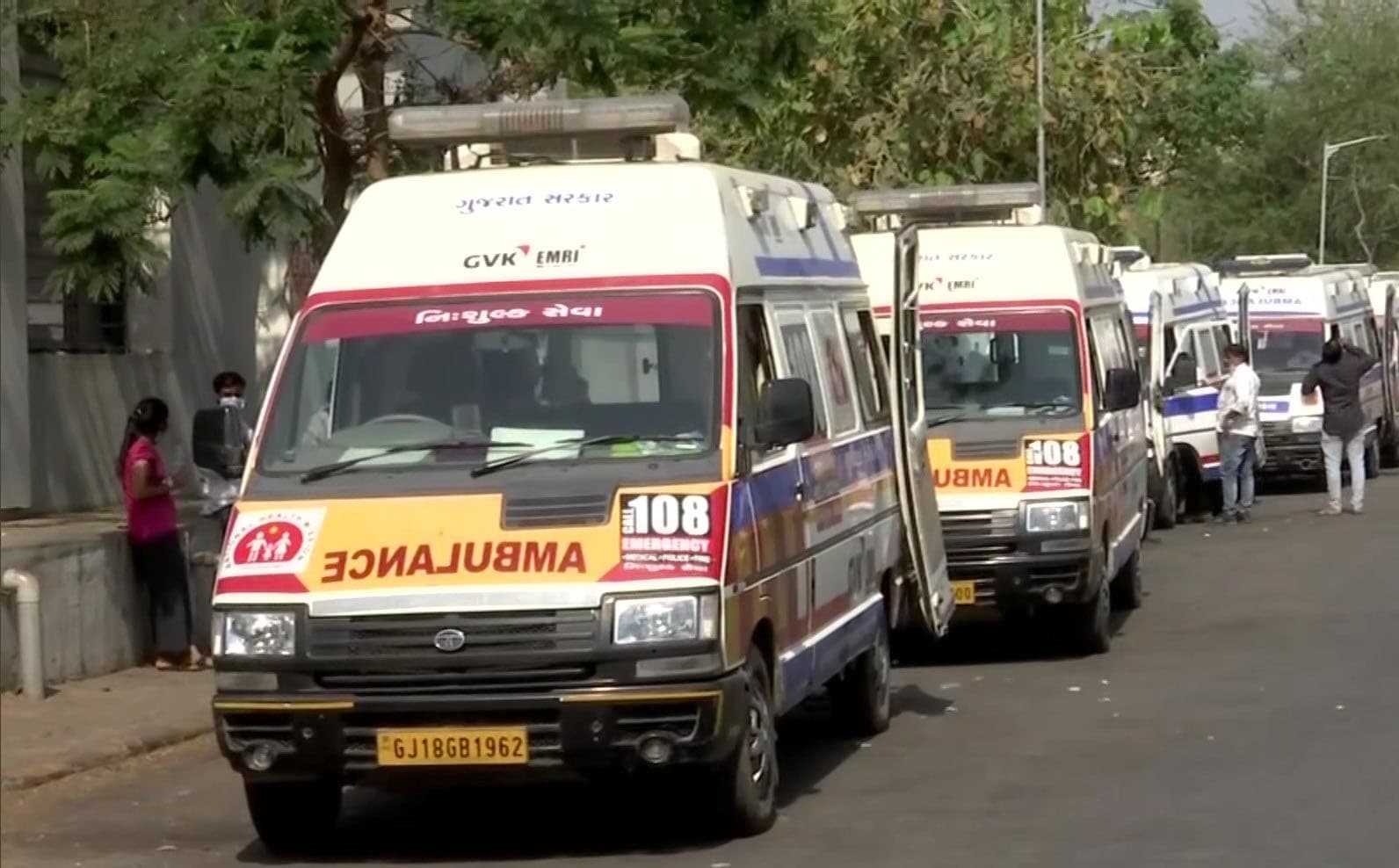 Coronavirus से गुजरात में बुरा हाल, अहमदाबाद  के सिविल हॉस्पिटल में लगी एंबुलेंस की कतार, Video Viral