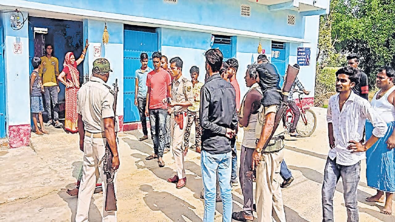 Banka News: पिता ने दर्ज करायी बेटे के अपहरण की शिकायत, शादी शुदा प्रेमिका के घर से मोबाइल व बैग बरामद