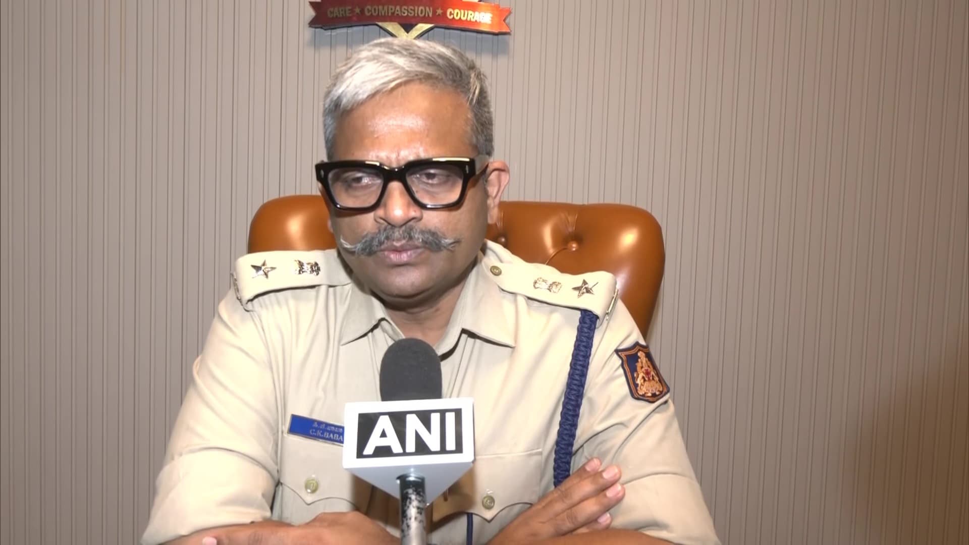 डेटिंग ऐप से हुआ प्यार, चौथी मंजिल से गिरकर एयर होस्टेस की मौत, पुलिस हिरासत में ब्वॉयफ्रेंड