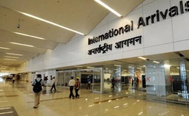 Lockdown : दिल्ली एयरपोर्ट ने कार्गो टर्मिनल में कर्मचारियों को बढ़ाने की तैयारी की