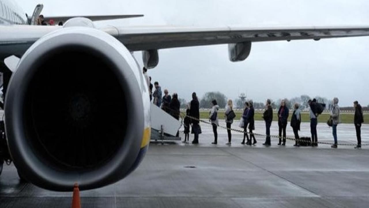 बिहार से 2022 में सबसे ज्यादा लोग काम की तलाश में पहुंचे विदेश, जानिए किस देश में सबसे ज्यादा बिहारी पहुंचे