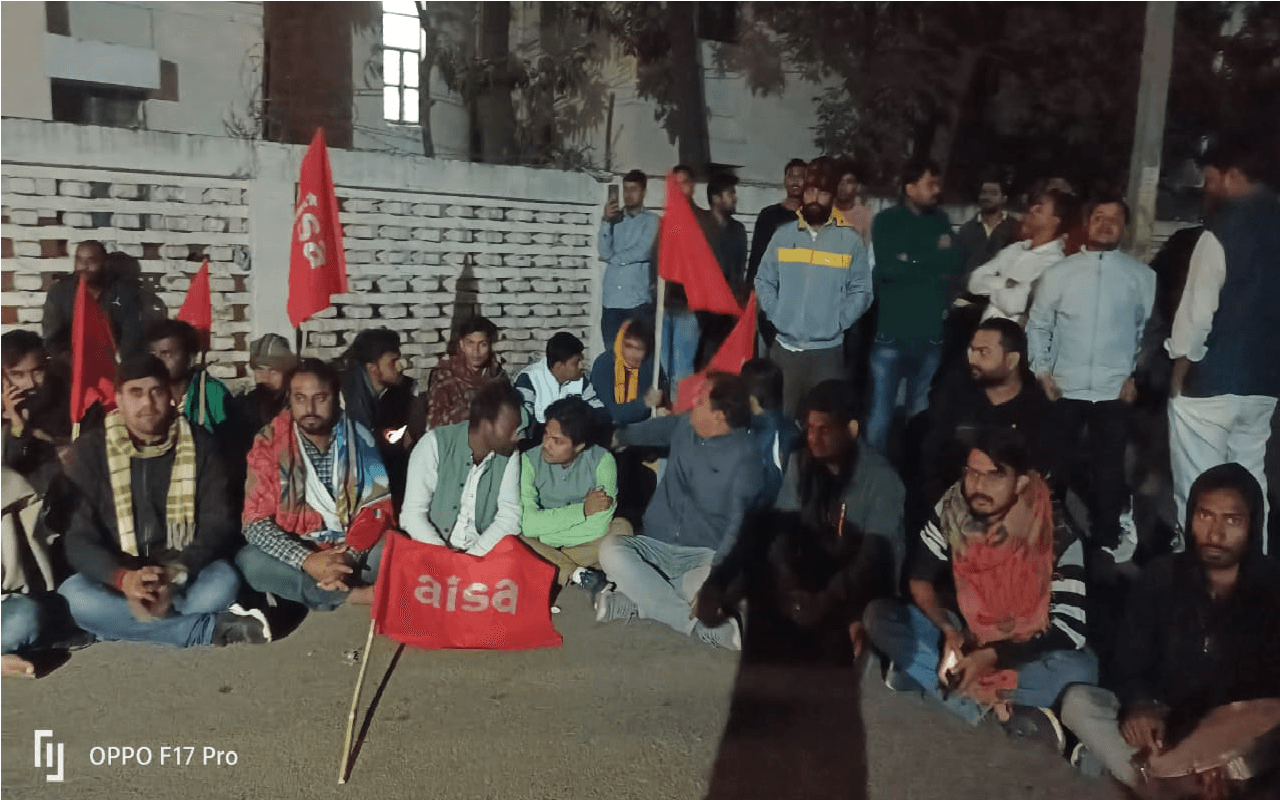 PU Student Union Election: आइसा ने छात्रसंघ चुनाव में लगाया धांधली का आरोप, देखें प्रदर्शन की तस्वीरें