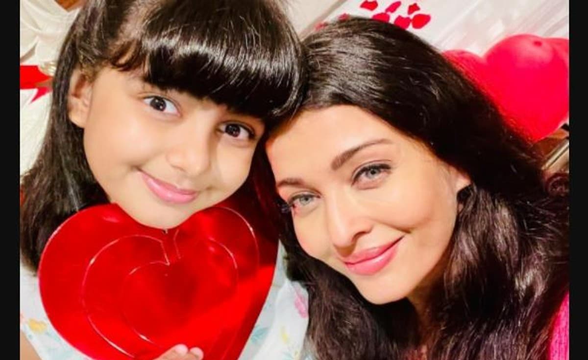 Aaradhya Bachchan के लेटेस्ट वीडियो को देख फैंस हुए इंप्रेस, इस BlackPink स्टार से की  स्टारकिड की तुलना