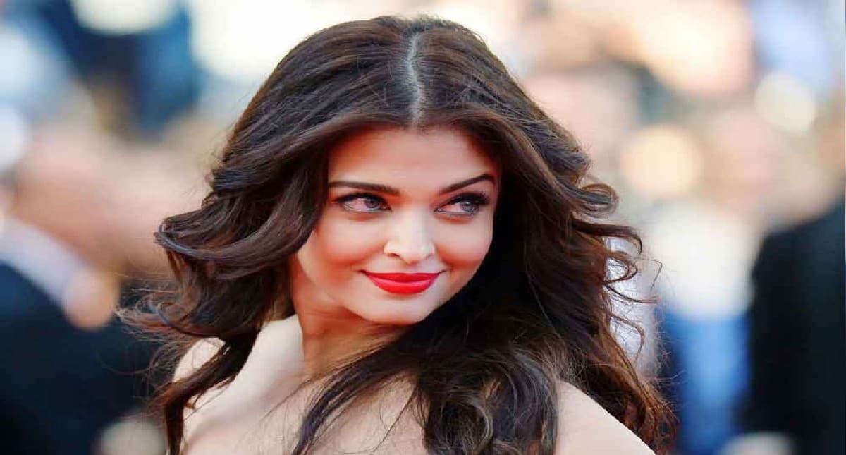 Cannes में रेड कार्पेट पर जलवा बिखेरने को तैयार ऐश्वर्या राय, एयरपोर्ट पर अभिषेक-आराध्या के साथ हुई स्पॉट