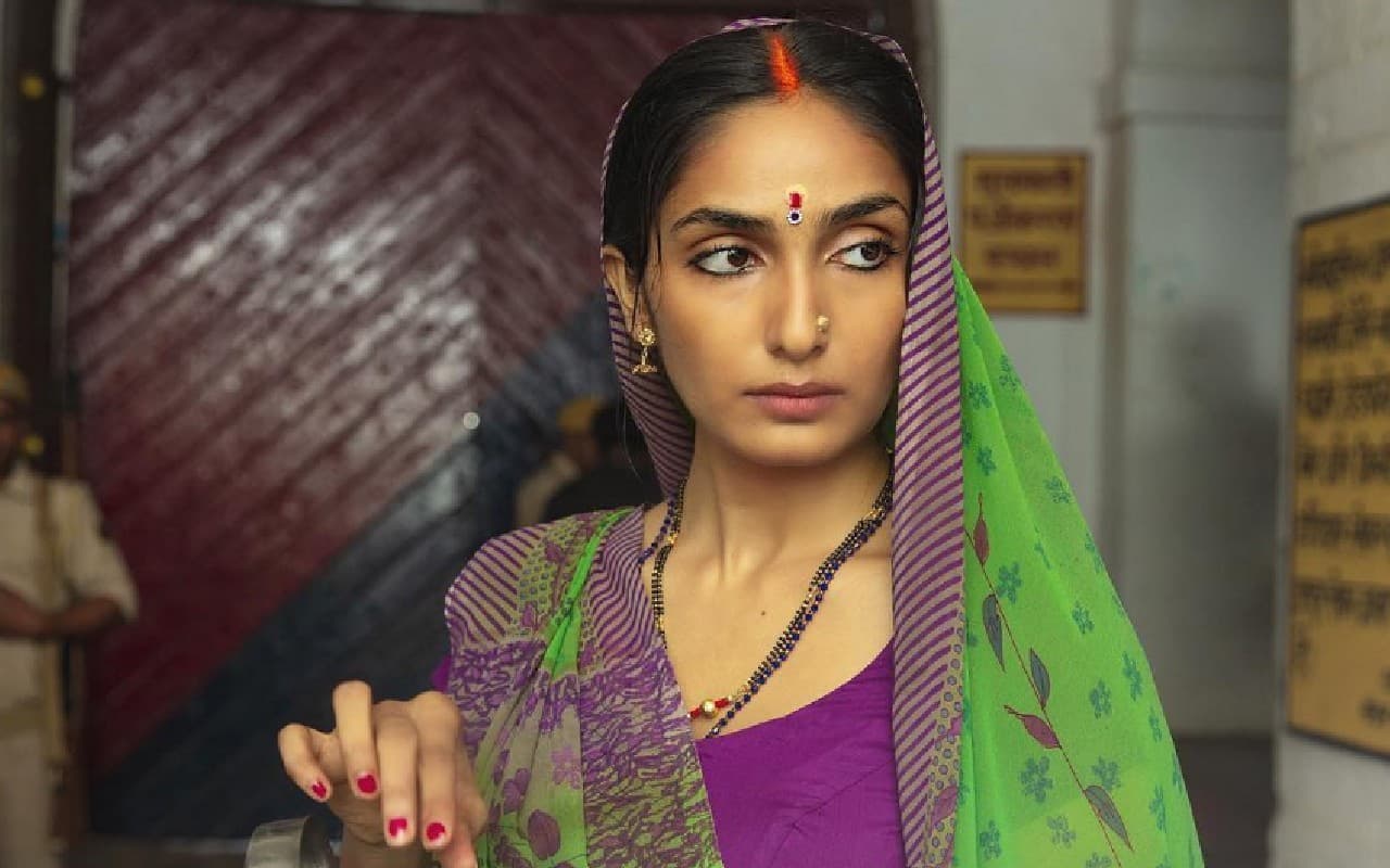 मिलिए खाकी: बिहार चैप्टर की ‘मीता देवी’ से, रीयल लाइफ में बेहद ग्लैमरस है ये हसीना, PHOTOS