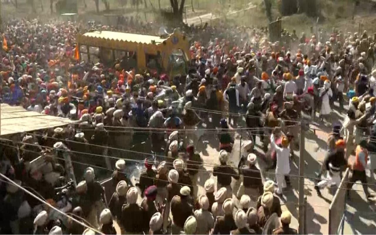 'वारिस पंजाब डे' के प्रमुख अमृतपाल का सहयोगी गिरफ्तारी, निहंग सिखों ने थाने पर किया हमला, 6 पुलिसकर्मी घायल