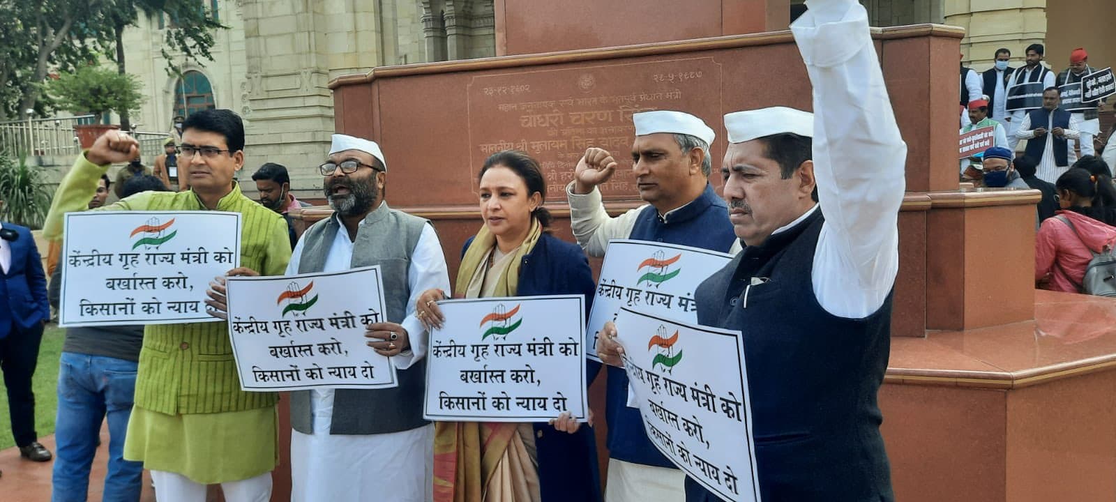 लखीमपुर हिंसा : अजय मिश्र टेनी के इस्तीफे की मांग को लेकर लखनऊ से दिल्ली तक कांग्रेस का हल्लाबोल