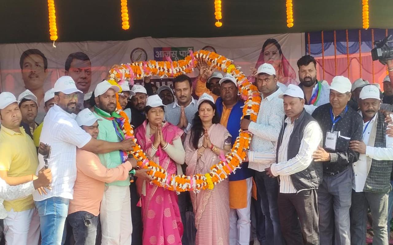 रामगढ़ उपचुनाव : आजसू अध्यक्ष सुदेश महतो ने हेमंत सरकार पर साधा निशाना, कहा- लोगों के राशन की नहीं है चिंता