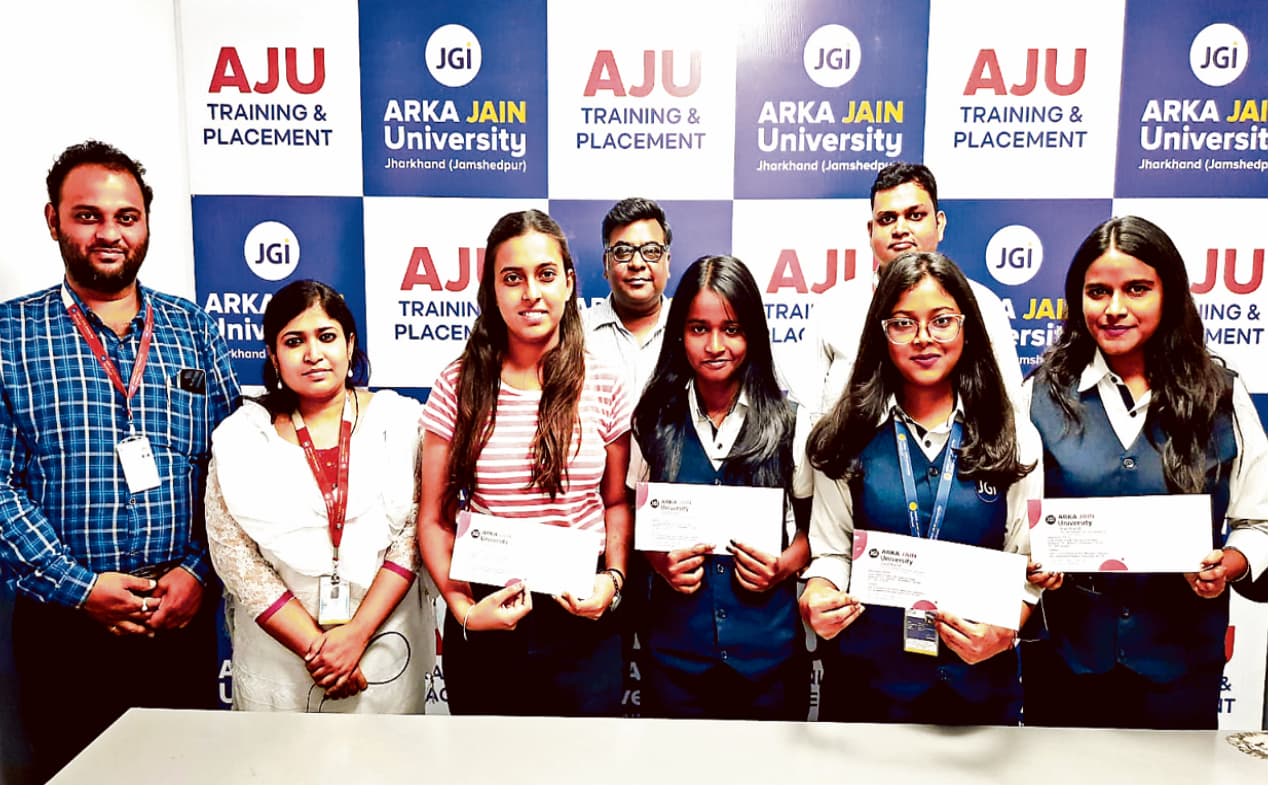 अरका जैन यूनिवर्सिटी के छह विद्यार्थी को मिला आठ लाख का पैकेज, बेंगलुरु की कंपनी ने किया कैंपस