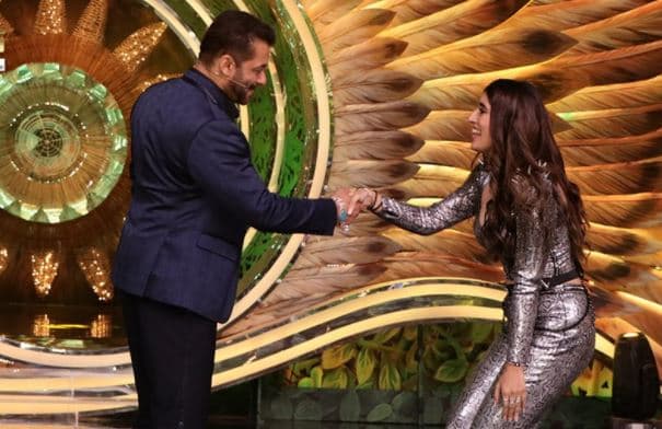 Bigg Boss 15 Premiere: सलमान खान ने इन कंटेस्टेंट्स का किया स्वैग से स्वागत, दो सेलेब्स में दिखी तनातनी