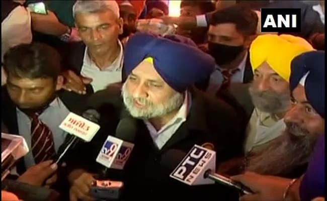 शिरोमणि अकाली दल के अध्यक्ष सुखबीर सिंह बादल ने राकेश टिकैत से की मुलाकात, बोले- सारे किसान साथ हैं