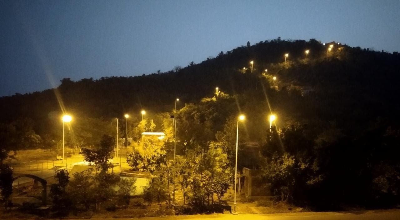 New Year 2022: झारखंड में पिकनिक का दौर शुरू, आकर्षिणी माता के मंदिर में पूजा के साथ मनाएं नये साल का जश्न