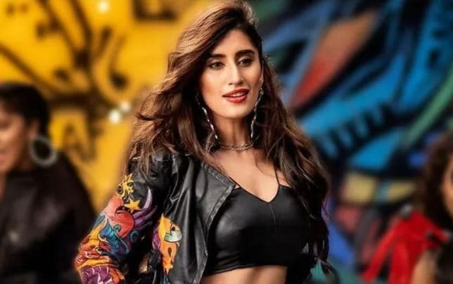 Bigg Boss 15: 'नागिन' सिंगर अकासा सिंह की धमाकेदार होगी इंट्री, वायरल वीडियो में फैंस के लिए सरप्राइज