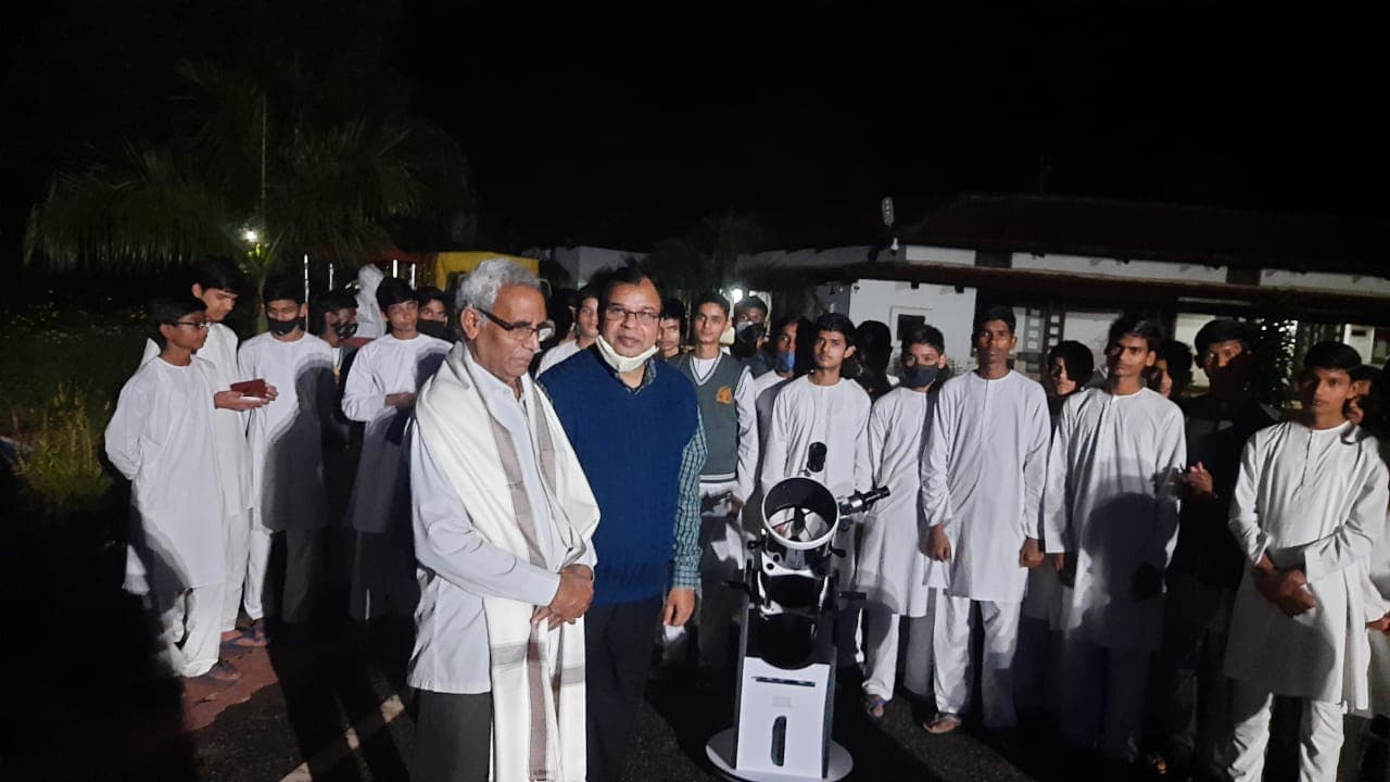 Jharkhand News : नेतरहाट आवासीय विद्यालय के छात्रों ने किया आकाश दर्शन, ग्रह-नक्षत्रों की भी की पहचान