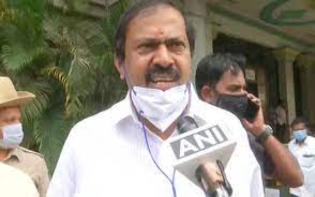 Karnataka: कांग्रेस को लगा बड़ा झटका, अखंड श्रीनिवास मूर्ति ने विधायक पद से दिया इस्तीफा