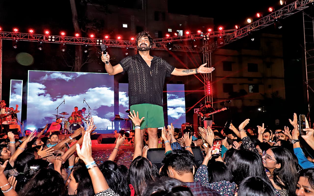रांची के लोगों पर छाया अखिल सचदेवा का जादू, द बिग बॉलीवुड नाइट के गानों पर देर रात तक झूमते रहे श्रोता