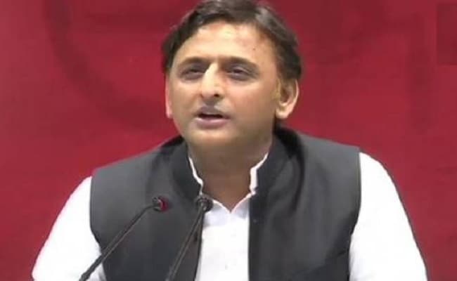 फिल्म सिटी को लेकर बैठक पर अखिलेश ने किया तंज, बोले- अब उतरने वाली है “फ्लॉप पिक्चर”