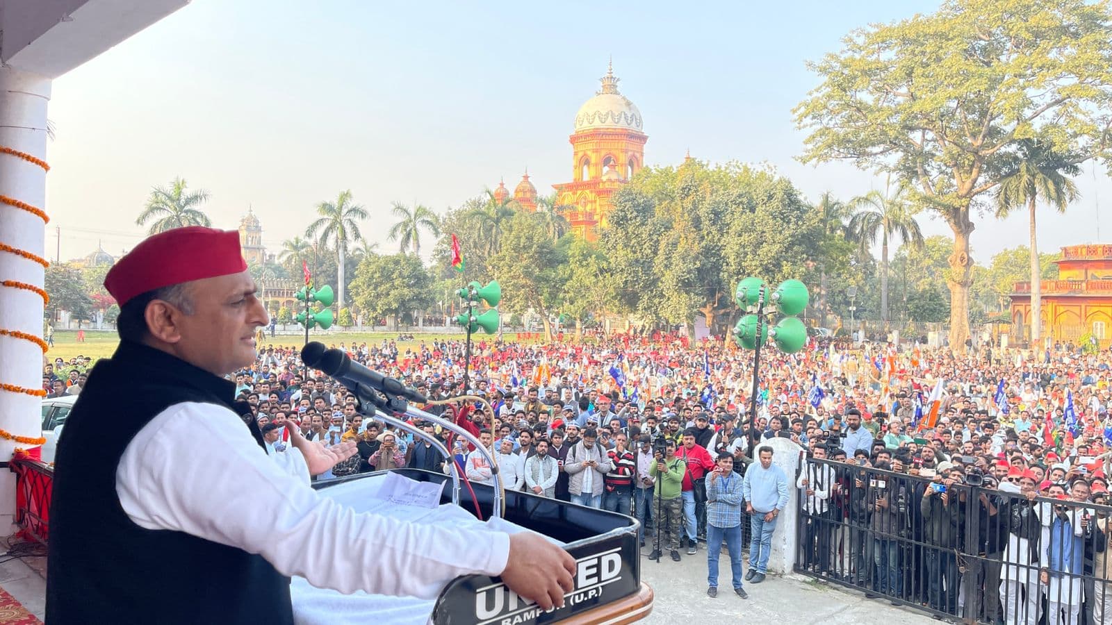 Rampur By-Election: अखिलेश का दोनों डिप्टी सीएम को खुला ऑफर, 100 विधायक लाओ खुद CM बन जाओ Rampur By-Election: अखिलेश का दोनों डिप्टी सीएम को खुला ऑफर, 100 विधायक लाओ खुद CM बन जाओ