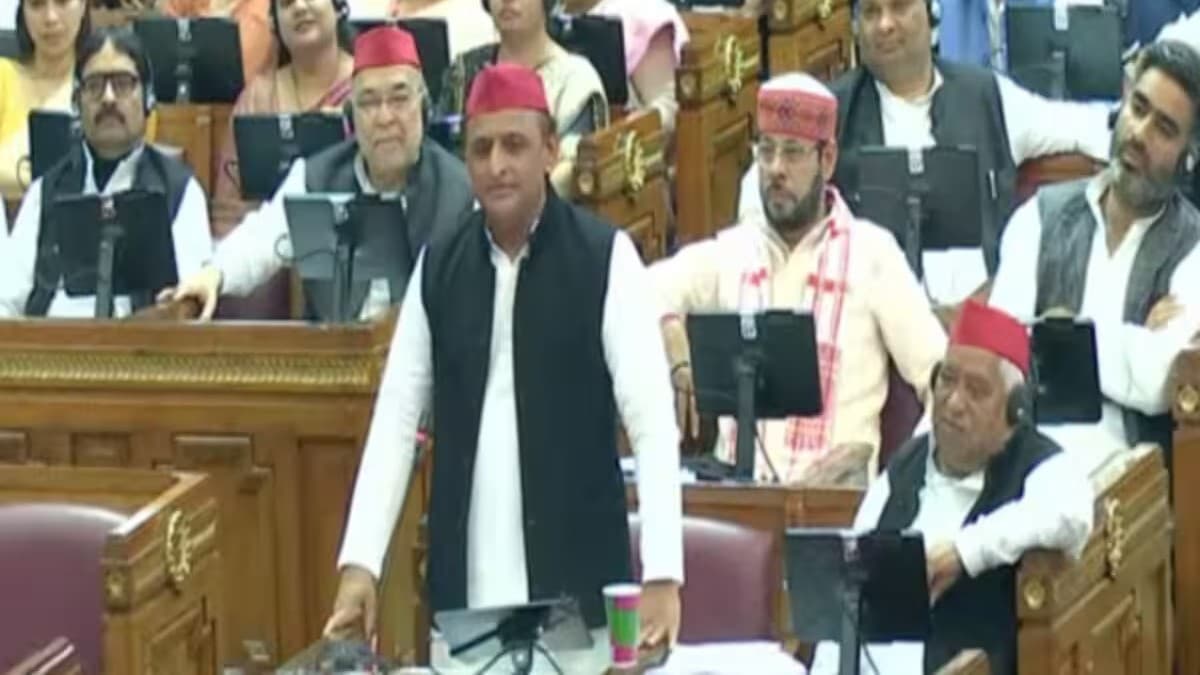 UP Assembly Monsoon Session 2023: अखिलेश यादव बोले- नेता सदन अपने ही जिले में 'सांड सफारी' बना लें