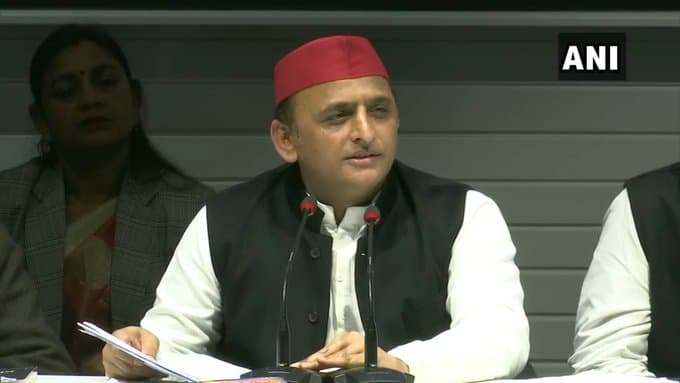 अखिलेश यादव ने योगी आदित्यनाथ को बताया बाहरी, प्रदेश की जनता के लिए कही ये बड़ी बात...