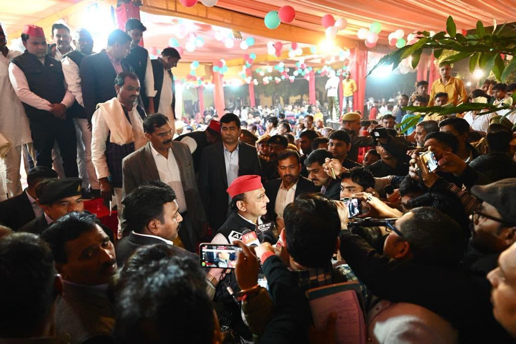 ममता बनर्जी की इस रणनीति से सियासी फतह की तैयारी में अखिलेश यादव, 'टू विंडोज' पॉलिटिक्स ने बढ़ाई BJP की टेंशन