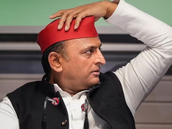 UP:अखिलेश यादव कैसे करेंगे 2024 का भंवर पार? इंडिया गठबंधन से बनाई दूरी, कुर्मी नेता रवि वर्मा ने भी छोड़ा साथ