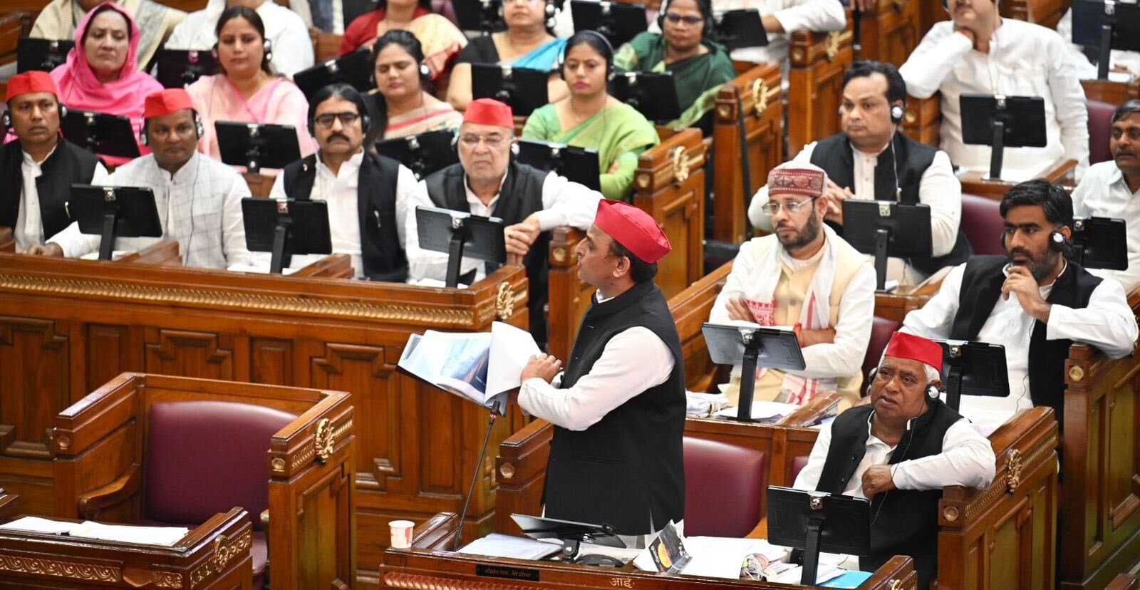 UP Budget Session 2023: अखिलेश यादव बोले- ग्रोथ रेट के नाम पर 200 करोड़ खर्च कर रही सरकार, सीएम बदलें सलाहकार