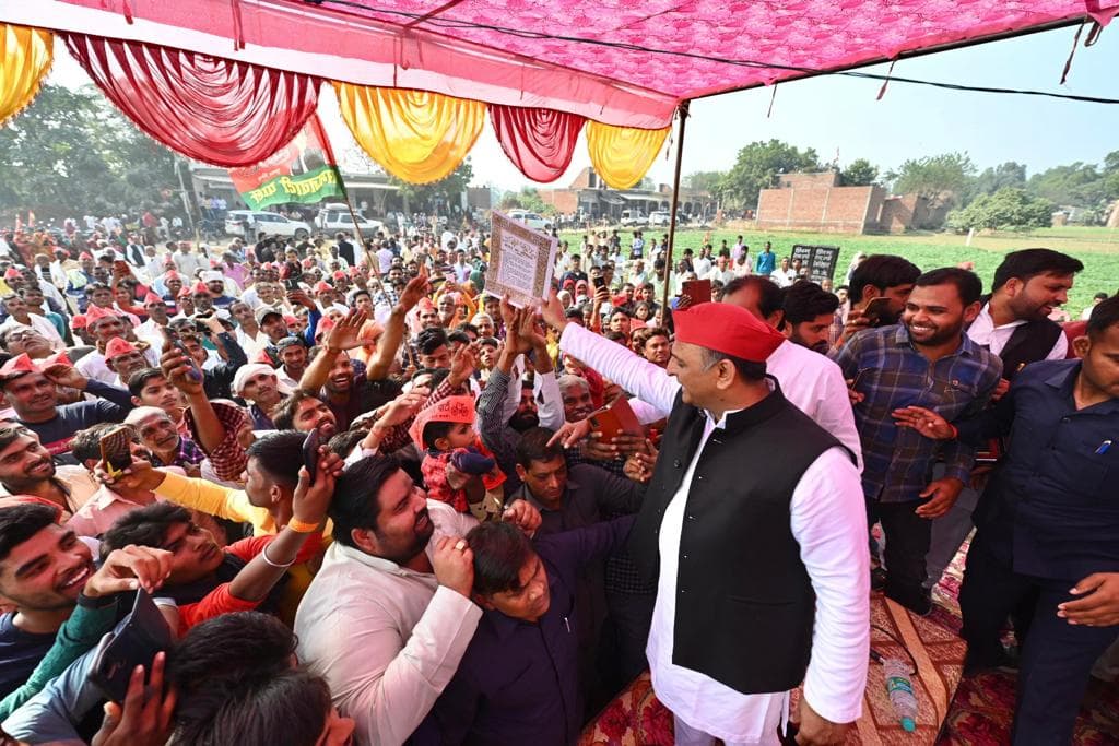 Mainpuri By-Election: अखिलेश यादव ने मुलायम सिंह यादव को श्रद्धांजलि देने के नाम पर मांगा वोट