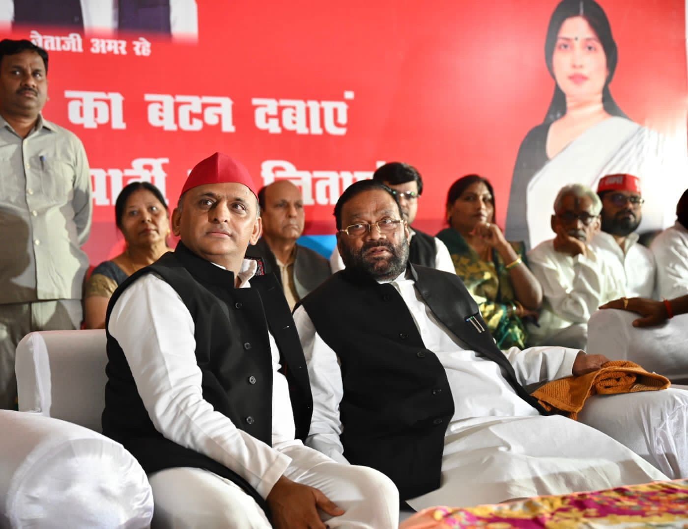 Mainpuri By-Election: अखिलेश यादव ने नेताजी को श्रद्धांजलि के नाम पर मांगा समर्थन, डिंपल को वोट की अपील