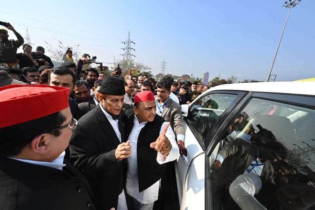 अखिलेश यादव मुरादाबाद में बोले 'आजम खां पर लगे झूठे मुकदमे, प्रशासन के लोग बीजेपी के एजेंट'