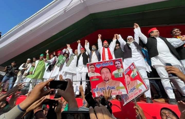 मेरठ में अखिलेश यादव की रैली में टूटा मंच, भीड़ में मची अफरातफरी, लाइव प्रसारण करना पड़ा बंद