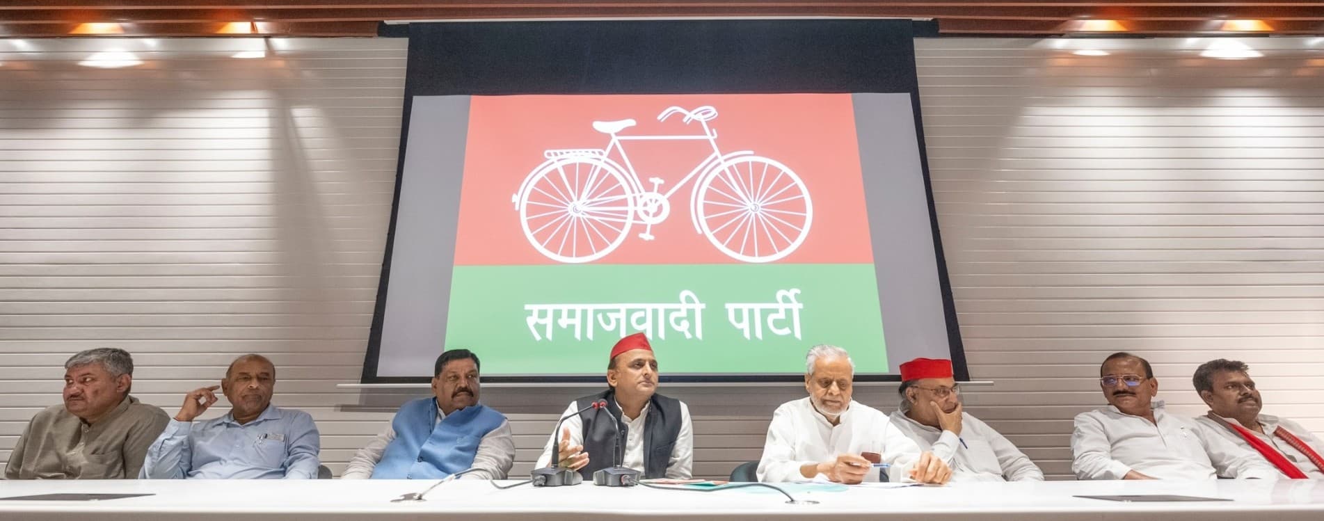 यूपी निकाय चुनाव: समाजवादी पार्टी ने बदले कई महापौर प्रत्याशी, चुनावी रणनीति पर प्रश्नचिन्ह