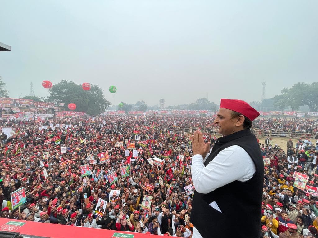 Akhilesh Yadav: उन्नाव में गरजे अखिलेश यादव, भारतीय जनता पार्टी ने अपने ही कारोबारी पर छापा डाल दिया