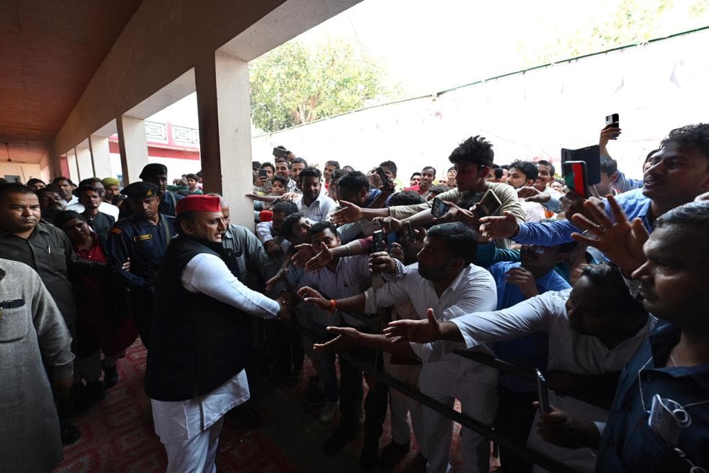 Akhilesh Yadav at Sitapur: लखीमपुर खीरी की घटना पर बने फिल्म: अखिलेश यादव