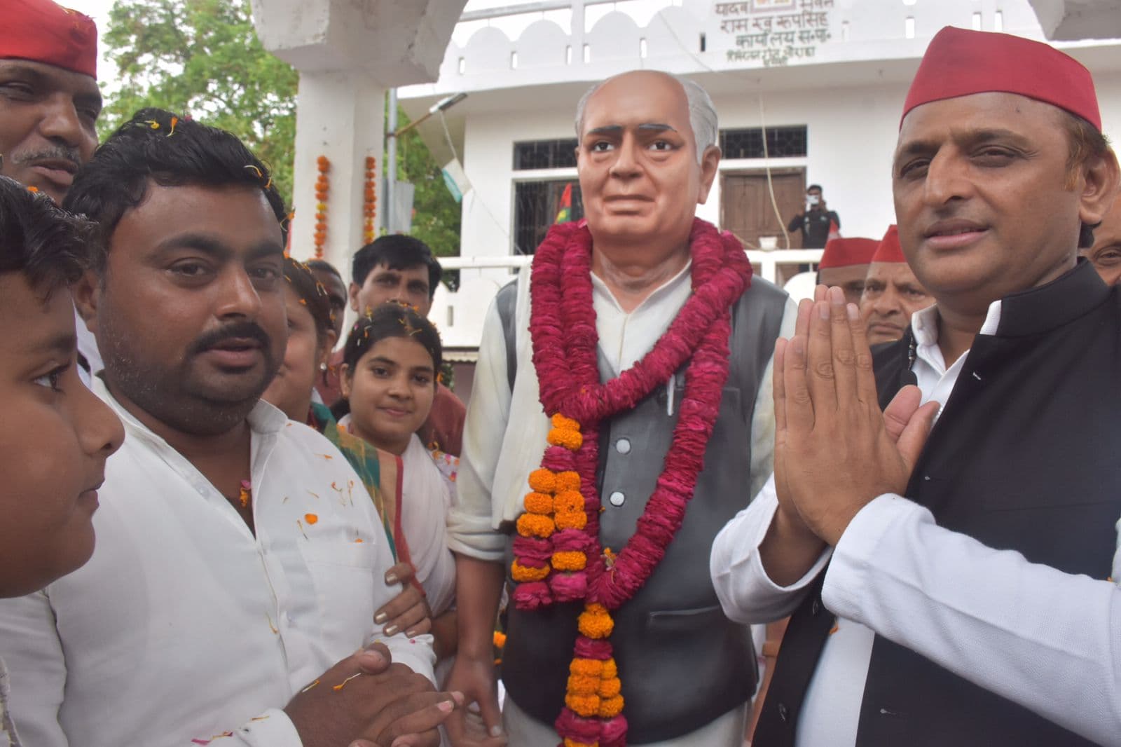 Akhilesh Yadav: अखिलेश यादव बोले लाउडस्पीकर तो गिन रहे हैं, लेकिन सरकार बताये कितनों को नौकरियां दीं