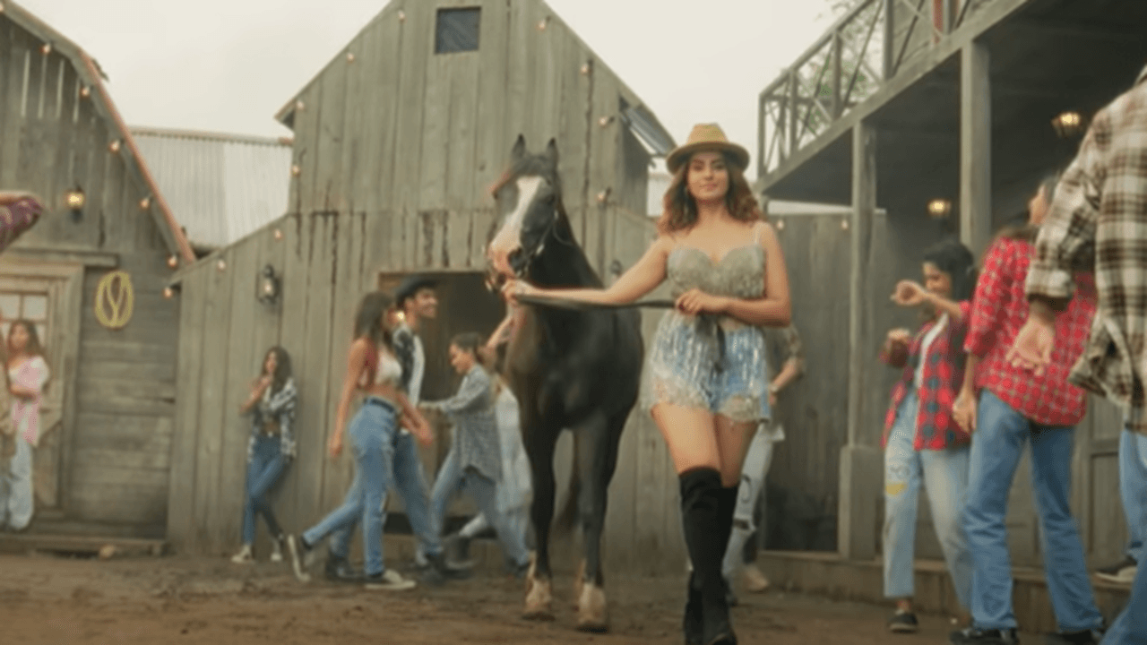 ‍Bhojpuri Song: शिल्पा शेट्टी के बाद अक्षरा सिंह ने जीता यूपी बिहार में फैंस का दिल, गाने ने मचाया बवाल