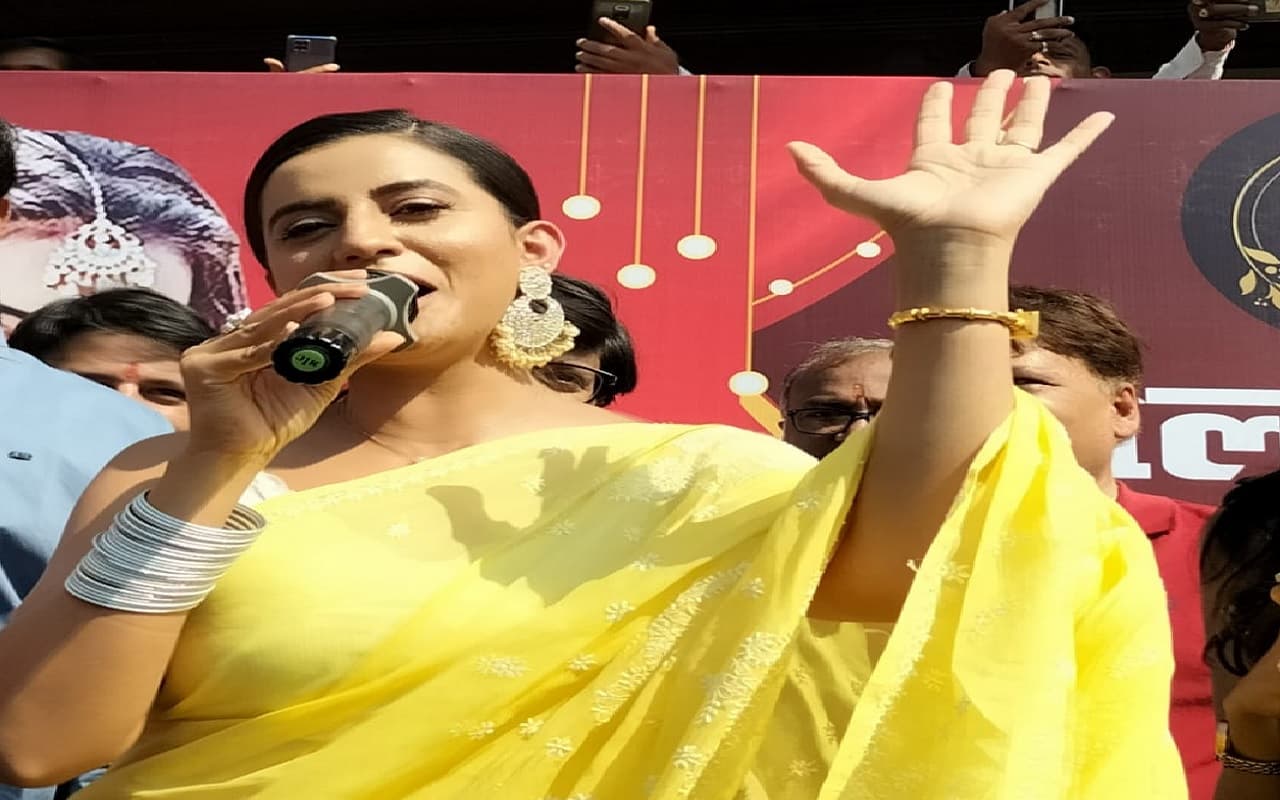 Bhojpuri Navratri Song: अक्षरा सिंह ने "माई के सजाओ रे" में किया मां दुर्गा के सौंदर्य का वर्णन