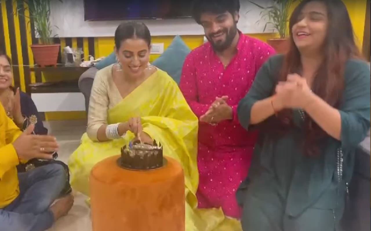 Akshara Singh Song: अक्षरा सिंह का नया गाना ‘मेकअप’ मचा रहा धूम, VIDEO में दिखा एक्ट्रेस का किलर एटीट्यूड
