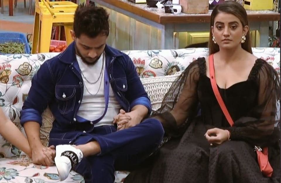 Bigg Boss OTT: मिलिंद गाबा और अक्षरा सिंह हुए घर से बेघर, मेकर्स पर जमकर भड़के फैंस