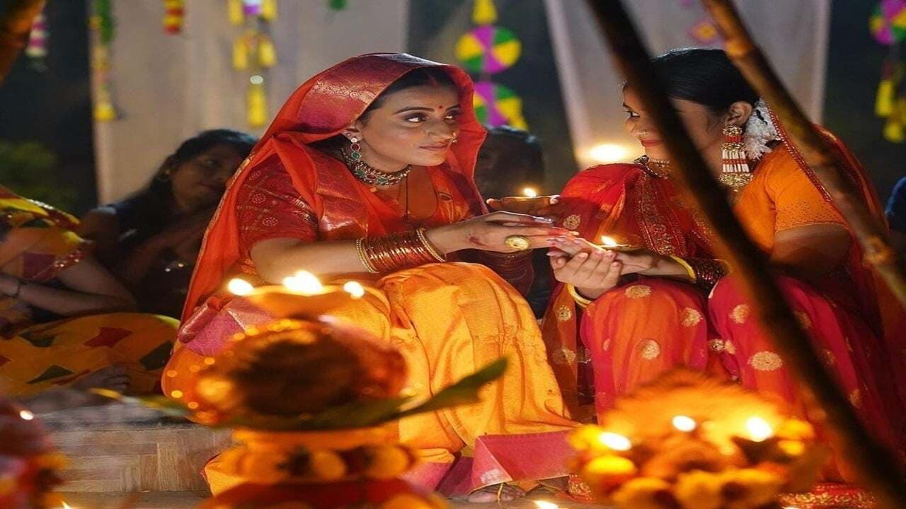 Bhojpuri News: रानी चटर्जी से लेकर अक्षरा सिंह तक ने किया छठ सेलिब्रेट, तस्वीरों में देखिए कैसे मनाया त्योहार