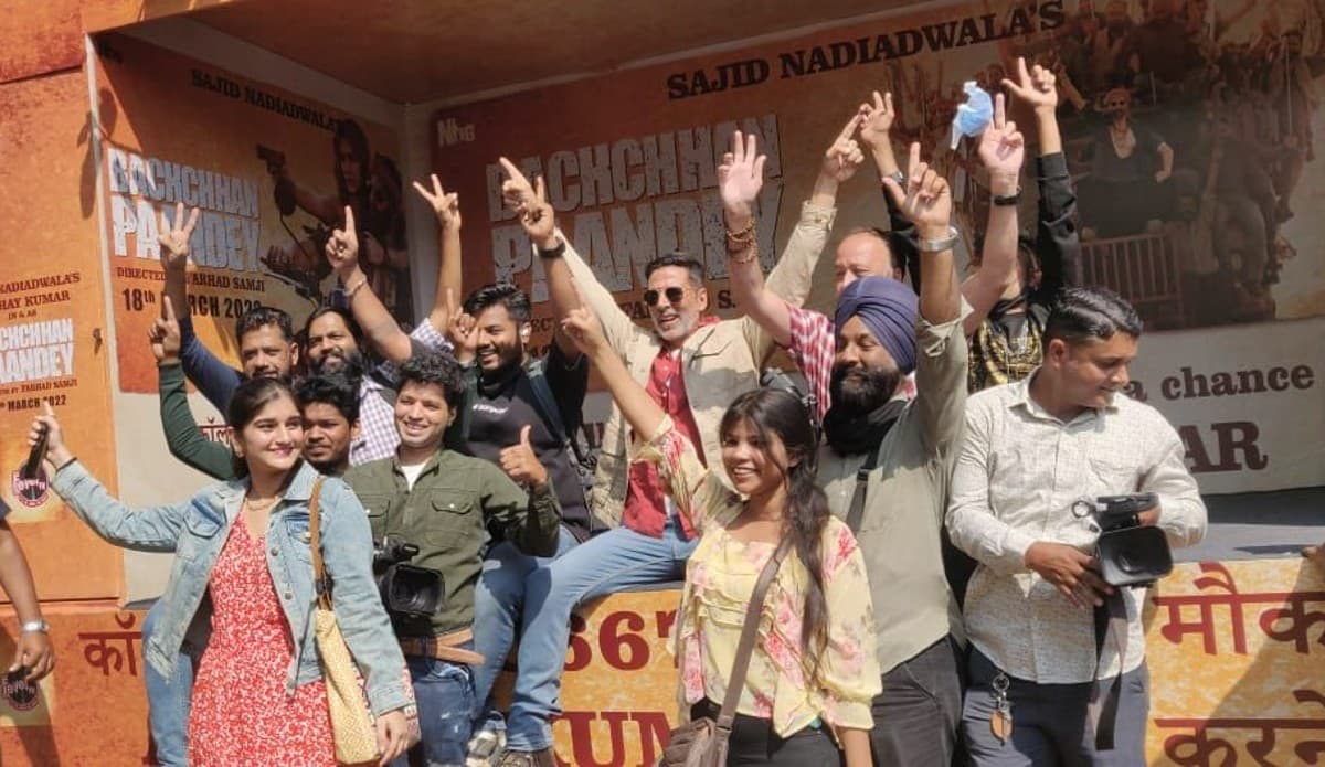 अक्षय कुमार ने 'बच्चन पांडे की सवारी' को दिखाई हरी झंडी! सुपरस्टार कुछ अलग अंदाज में कर रहे प्रमोशन