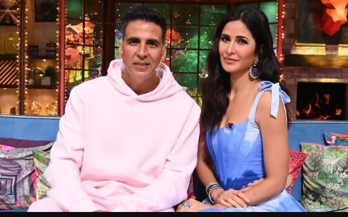 अक्षय कुमार ने कपिल शर्मा से की कैटरीना की शिकायत, एक्ट्रेस ने भूल स्वीकारते हुए छू लिए एक्टर के पैर, VIDEO