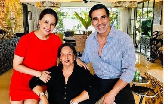 अक्षय कुमार की मां अरुणा भाटिया का निधन, एक्टर ने लिखा- असहनीय दर्द महसूस कर रहा हूं