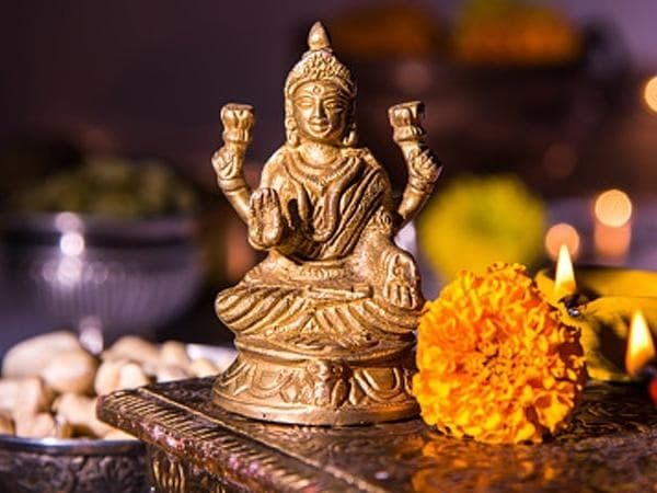 Akshay Tritiya 2023: अक्षय तृतीया से पहले इन चीजों को घर से करें दूर, मां लक्ष्मी रहेंगी प्रसन्न