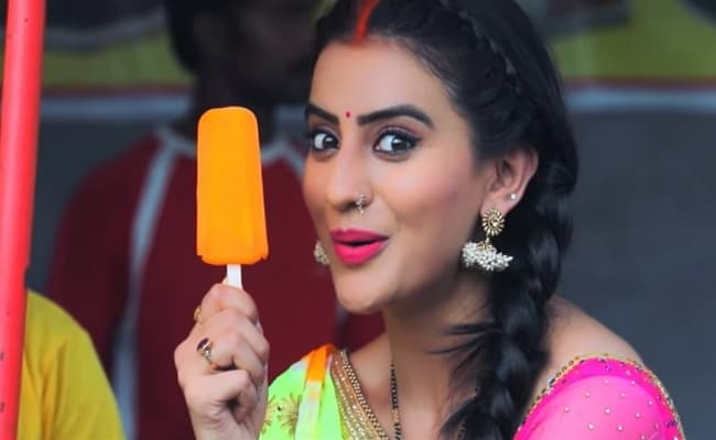 अक्षरा सिंह ने जब बताई गांव के मेले की खासियत,सुपरहिट हुआ यह भोजपुरी भक्ति सॉन्ग