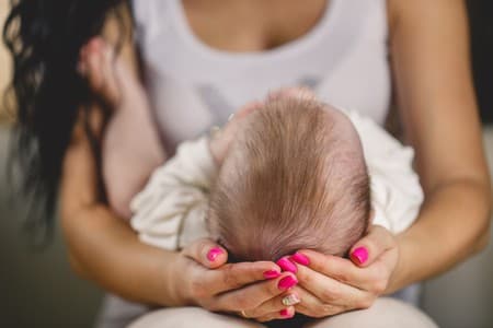 शिशुओं को कोरोना के संक्रमण से बचायेगा मां का दूध