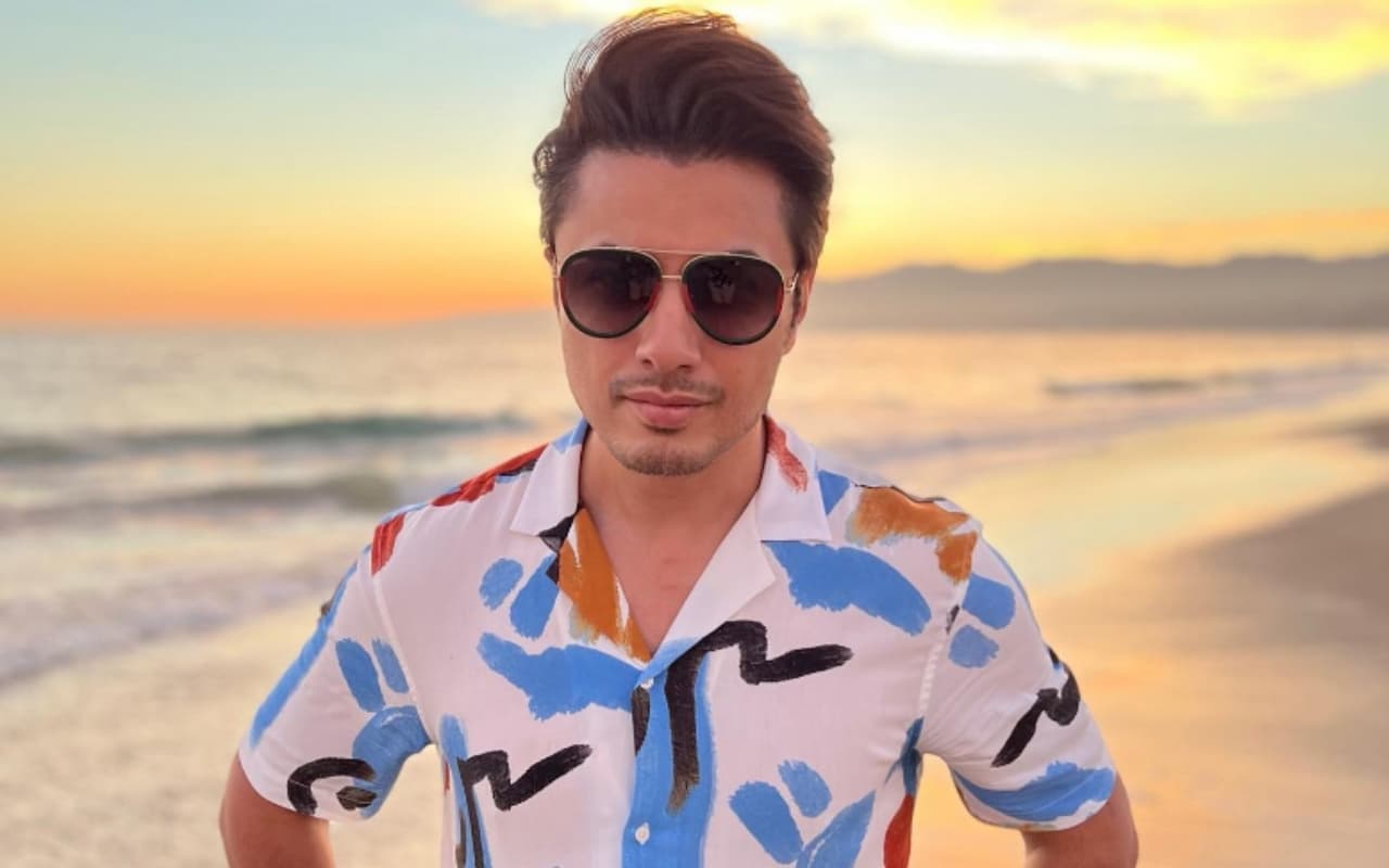 जावेद अख्तर की आलोचना के बाद अली जफर ने शेयर किया दिलीप कुमार का वीडियो, बोले- उनके करीबी लोग...